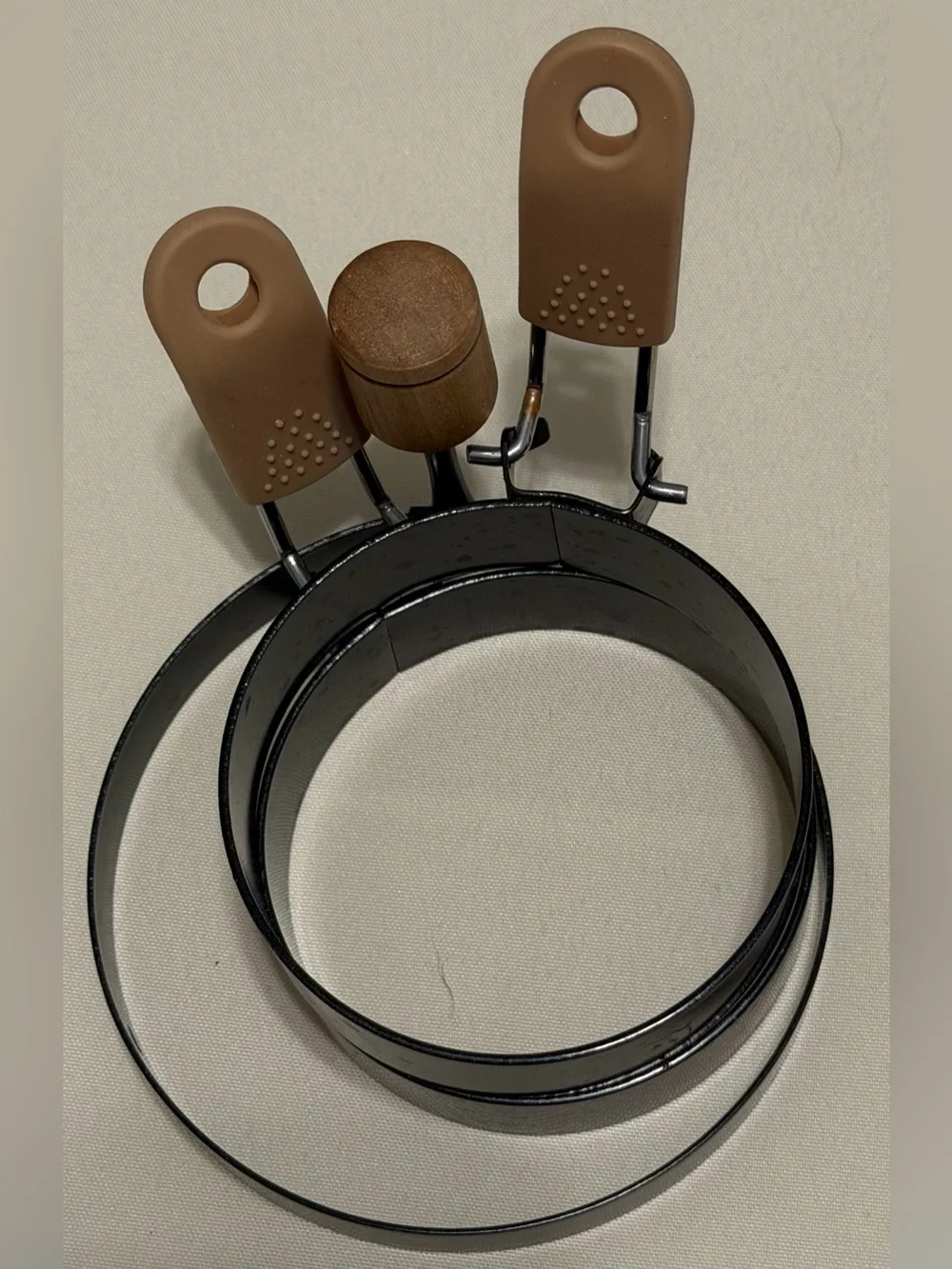 Lodge Pot Handle Holders (5) with Cast Iron Egg Ring (3) Set